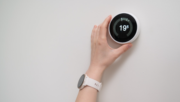 hand adjusting smart thermostat