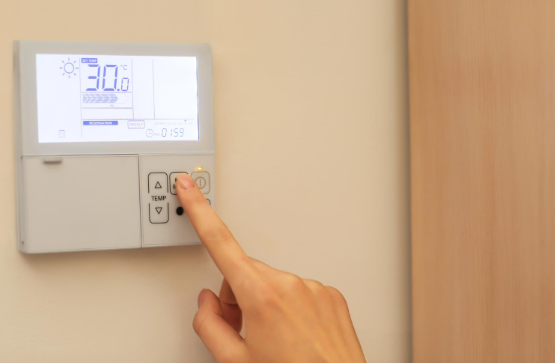 What causes short cycling AC systems in Bloomingdale during hot weather